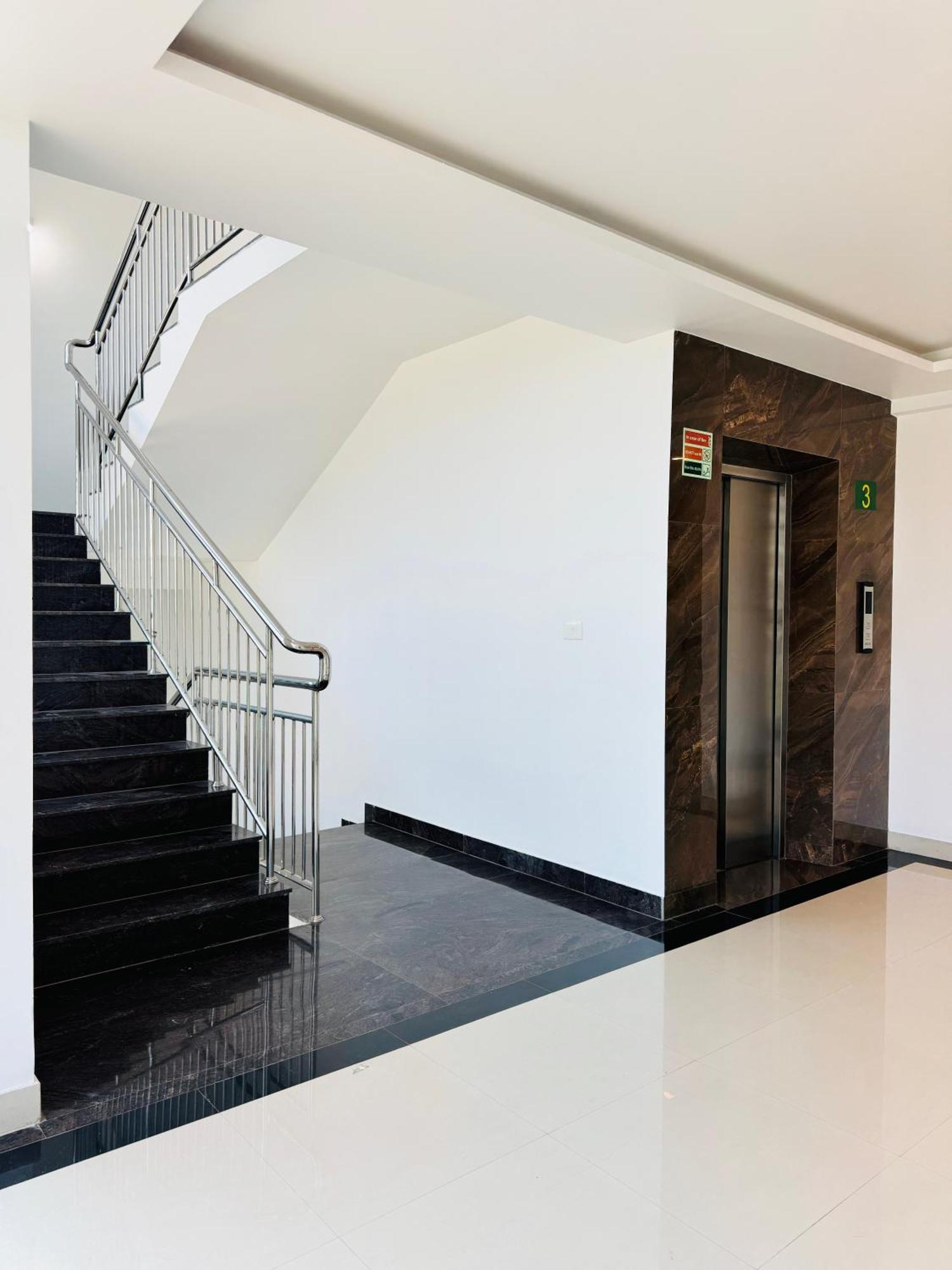 Royal International Hotel Trippapur エクステリア 写真
