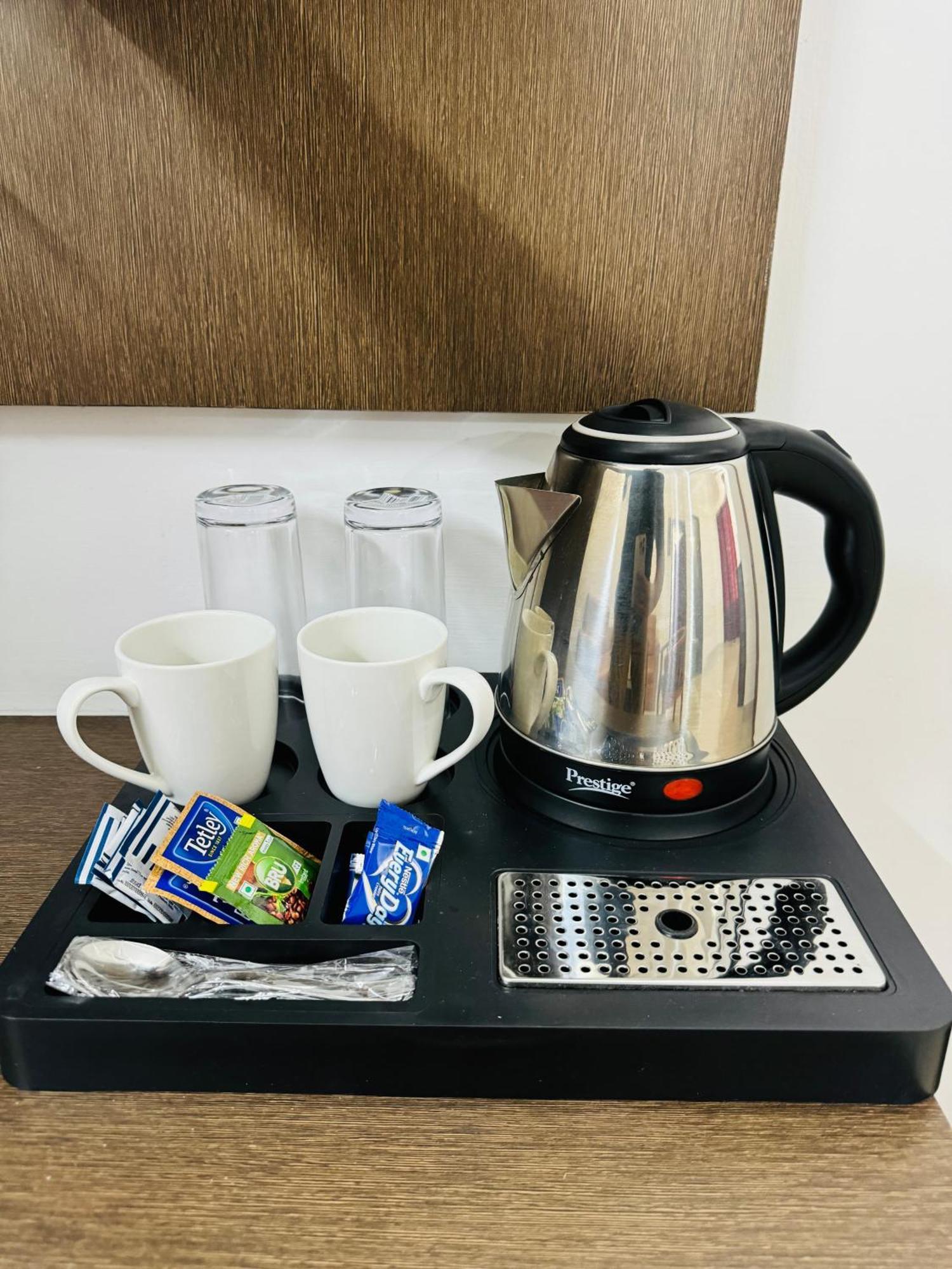 Royal International Hotel Trippapur エクステリア 写真